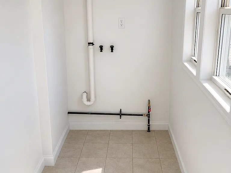 131 S 7th Ave — Photo 12