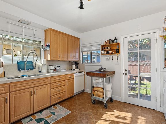 3rd image of 4830-4832 Utah St