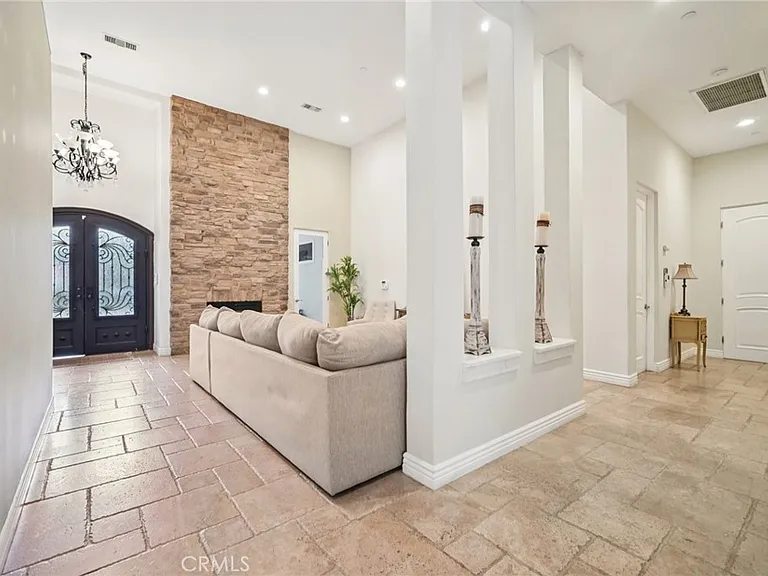 17401 Raymer St — Photo 5