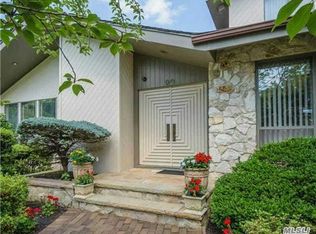 90 Coachman Pl W, Syosset, NY 11791