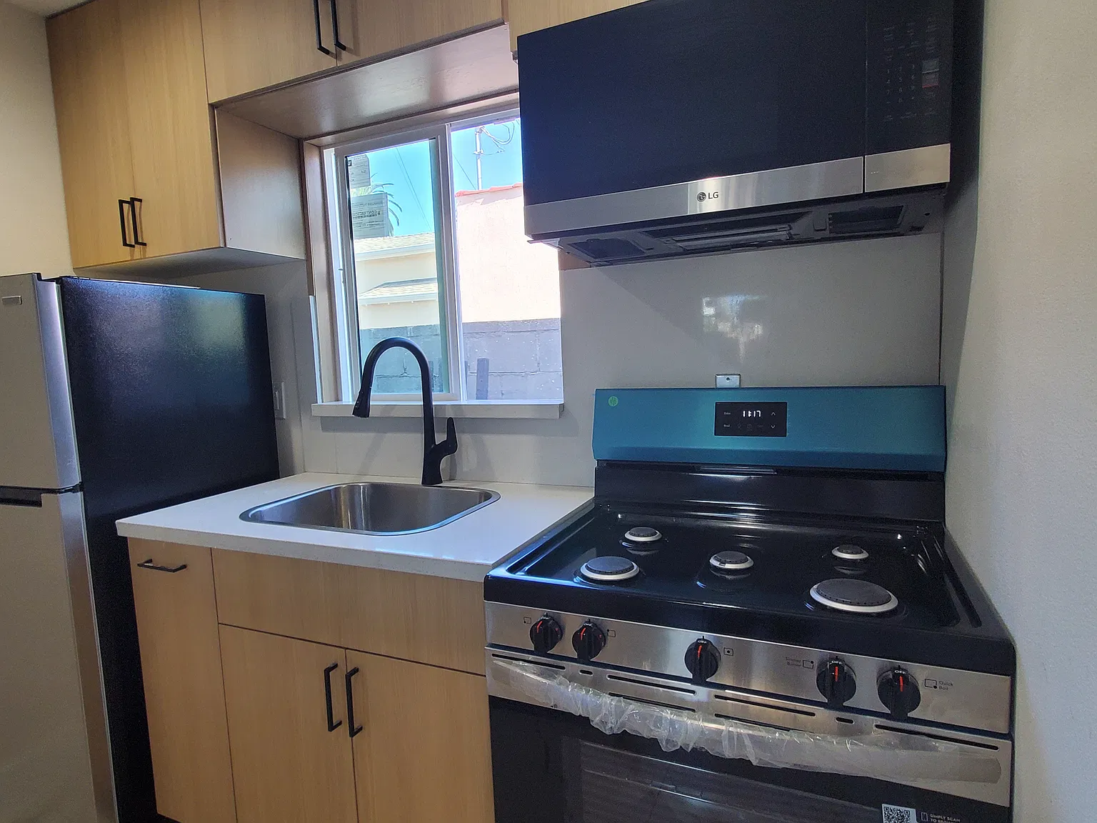 Studio, 300 sqft, $1,550 — Photo 2