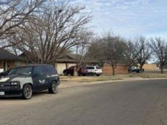 Exterior Neighborhood (street photo)