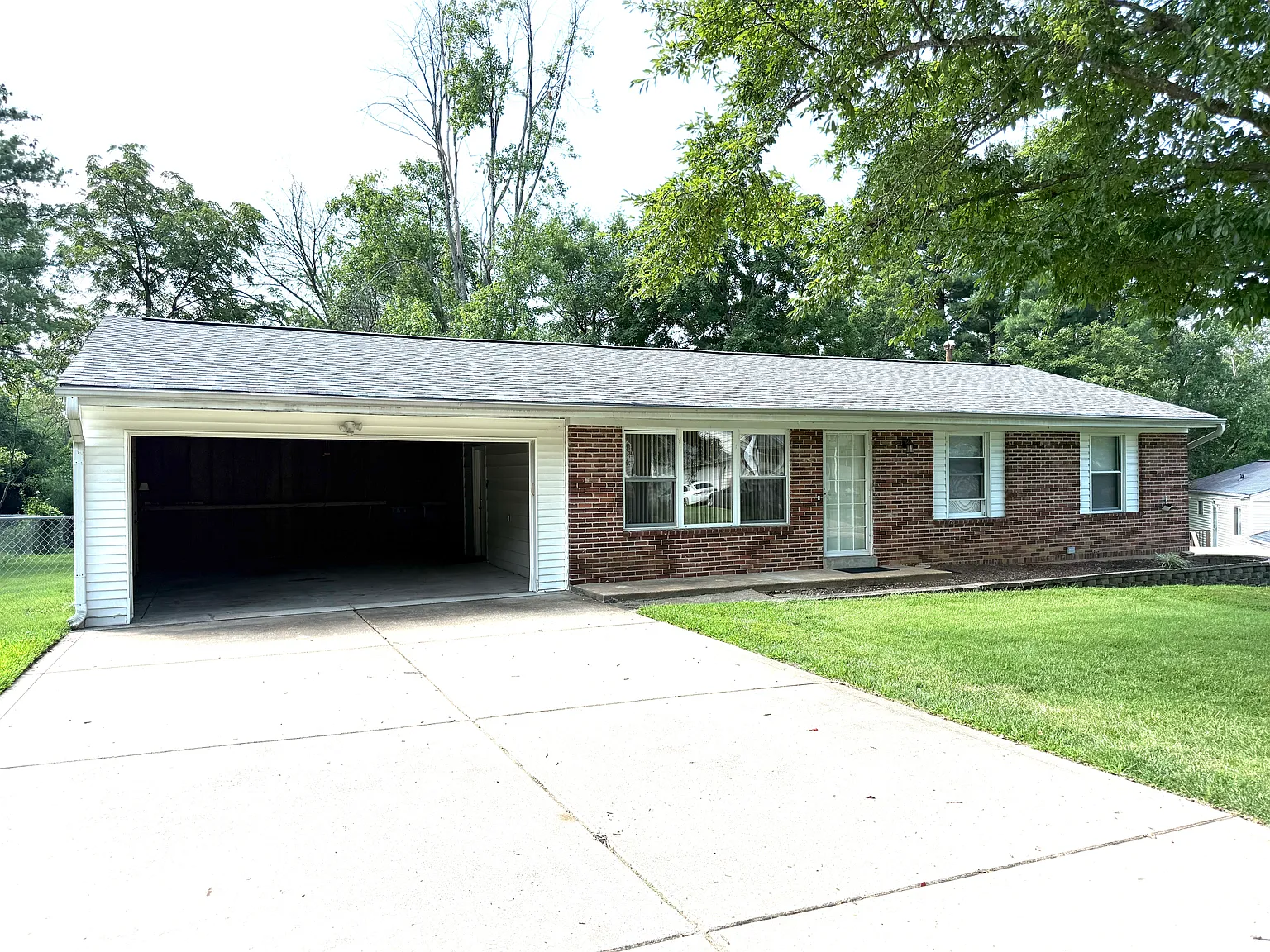 524 Ranch Dr photo 1