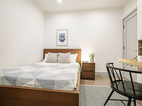 2nd image of 944 Columbus Ave #6
