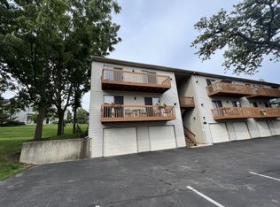300 Woodridge Cir UNIT A, South Elgin, IL 60177
