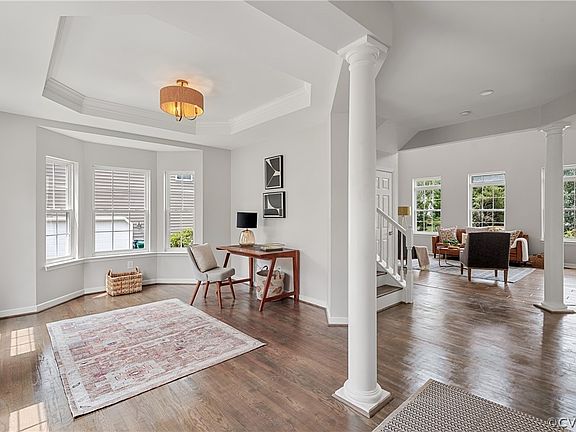 4th image of 220 Ashbury Hills Dr