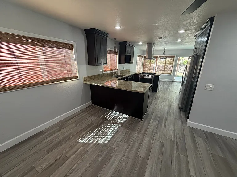 1118 Zircon St — Photo 7