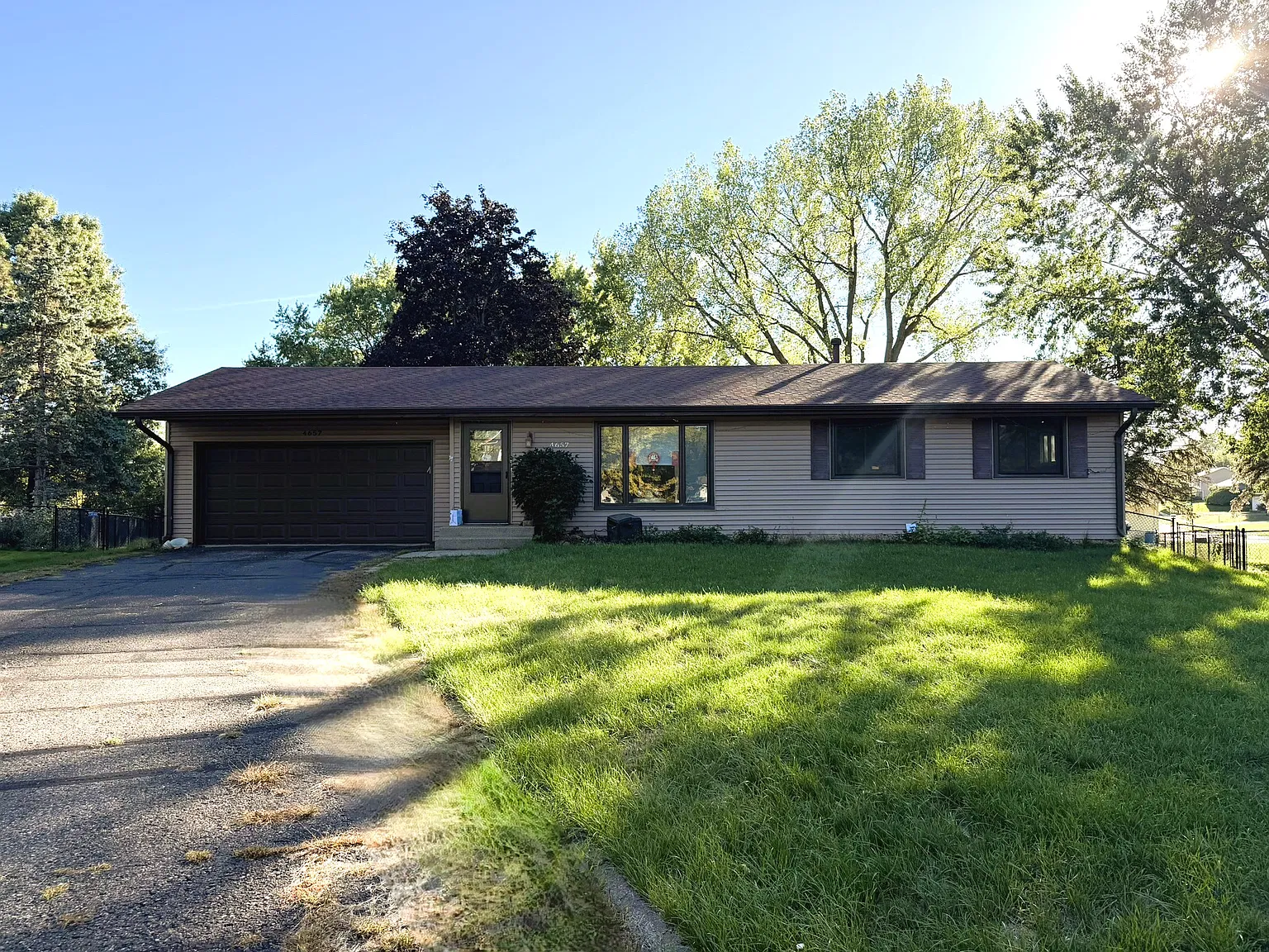 Great 4BR house in Apple Valley! — Photo 1