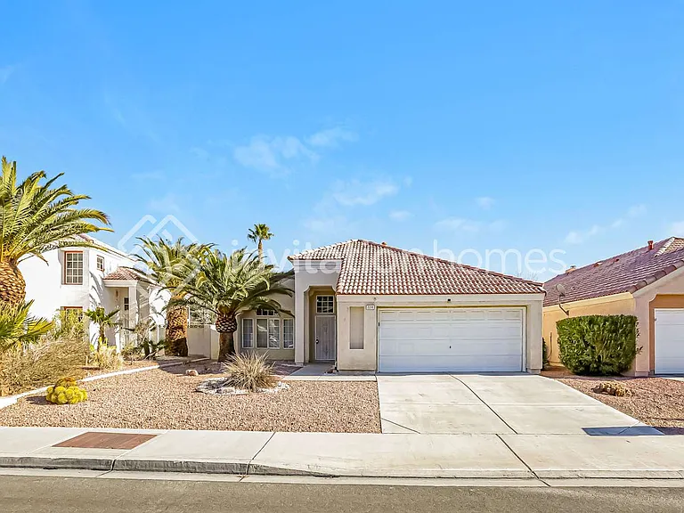 2220 Hunt Club St — Photo 1