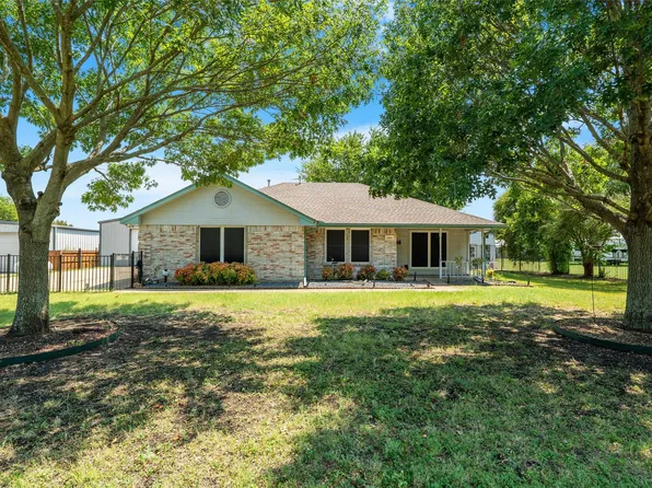 300 Anita Ln, Waxahachie, TX 75165