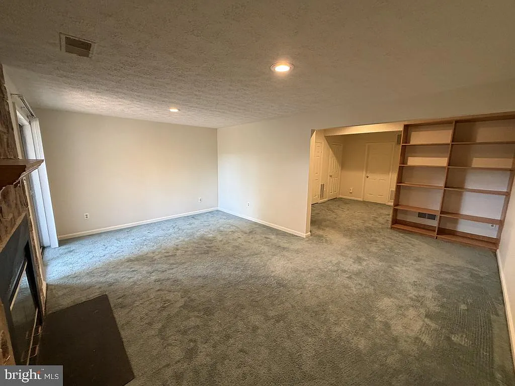3 bed, 2.5 bath, 1882 sqft, $2,600 — Photo 4