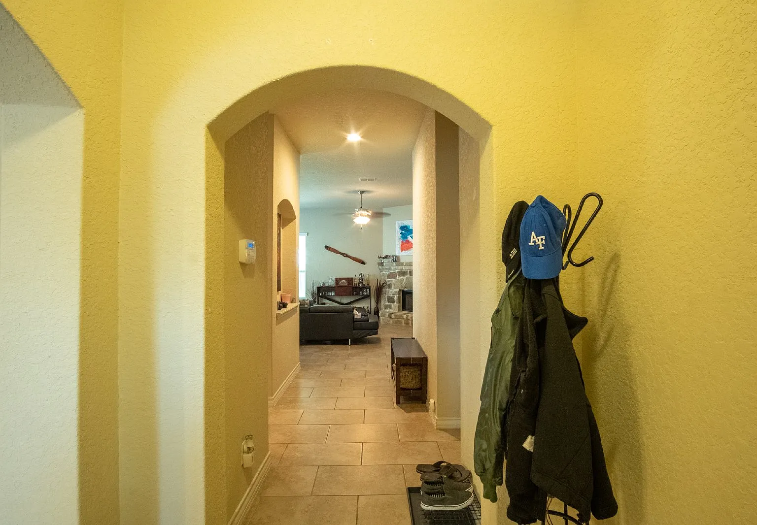 3 bed, 2.0 bath, 1774 sqft, $1,900 — Photo 1