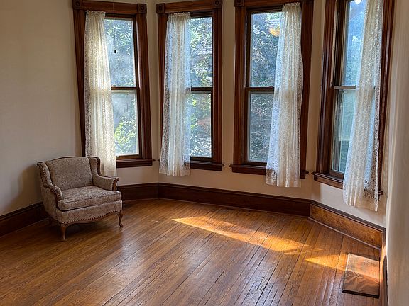 5th image of 500 Stuart Ave #4