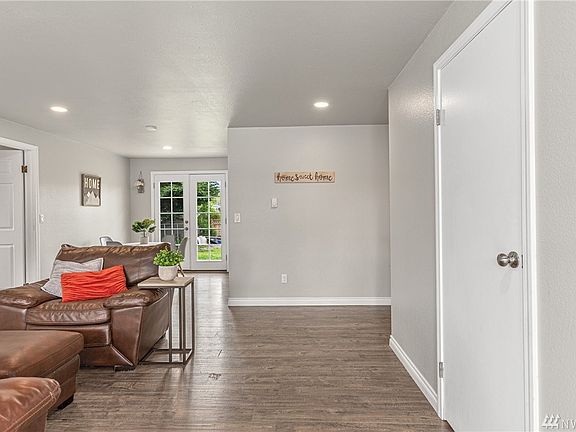4th image of 27406 76th Dr NW
