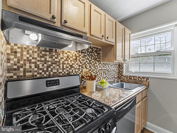 4th image of 2237 Farrington Ave APT 202