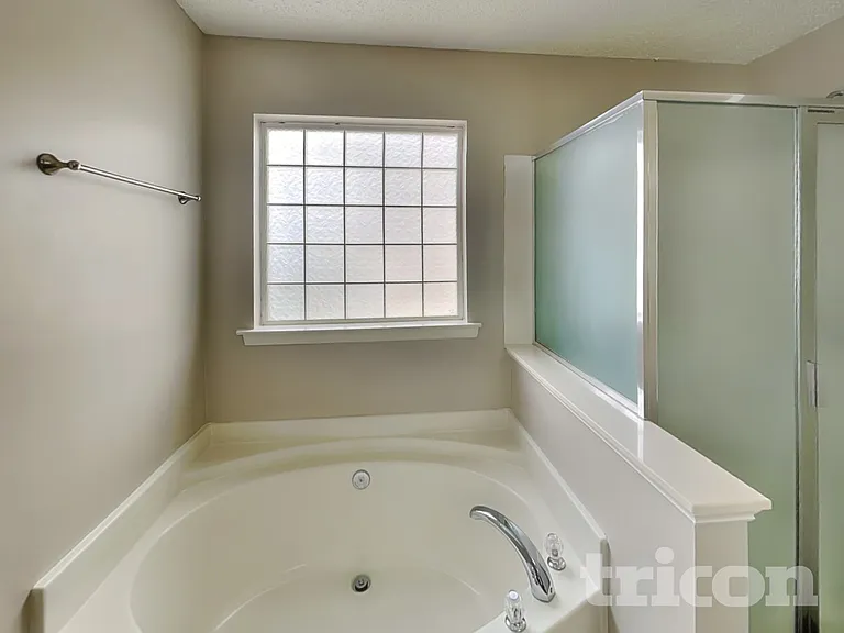 2208 Ballingarry Dr — Photo 11