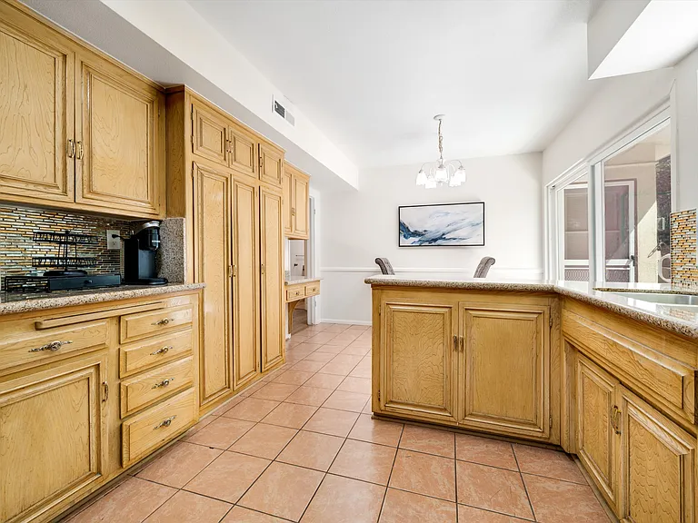 5400 Nagle Ave — Photo 30