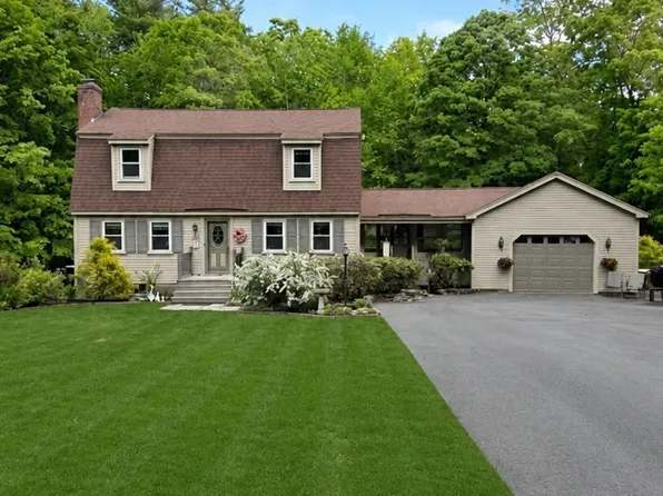 82 Wheeler St, Pepperell, MA 01463