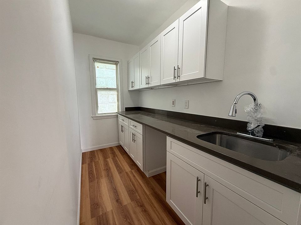 1st image of 52 Crystal St #1