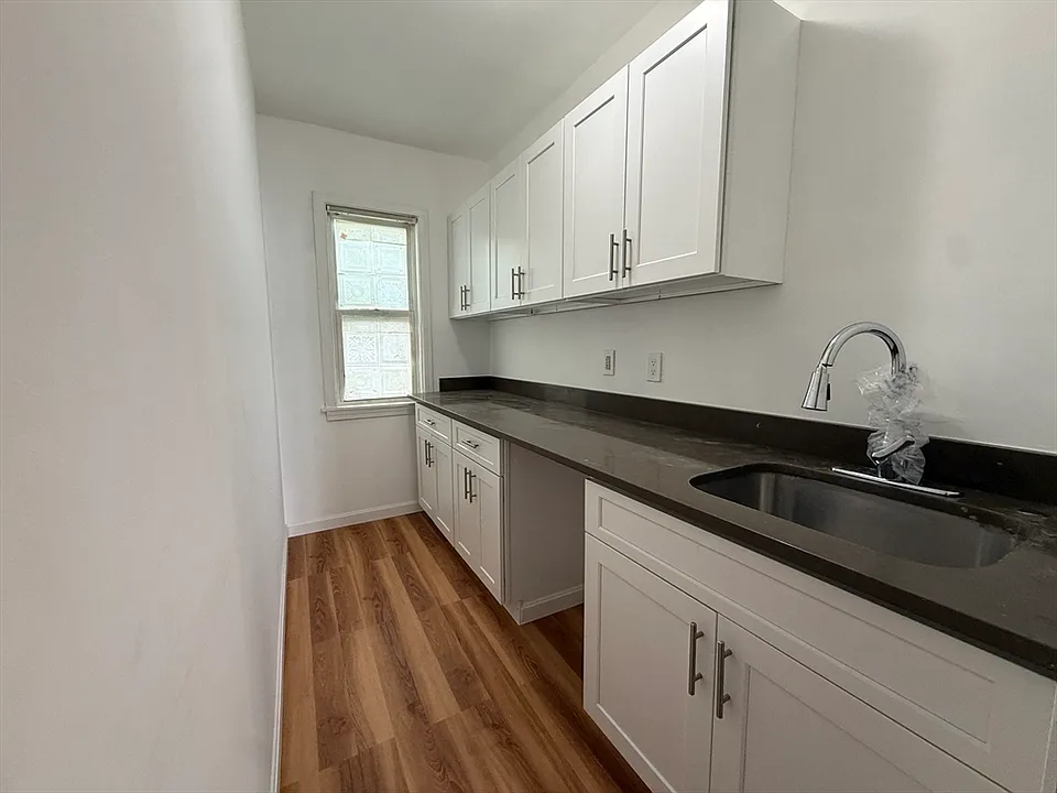 52 Crystal St #1