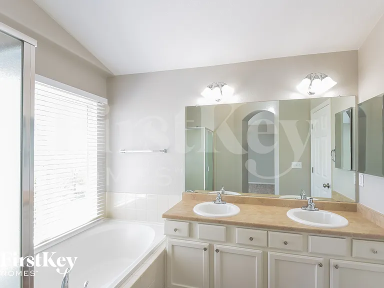 15882 E 107th Ave — Photo 12