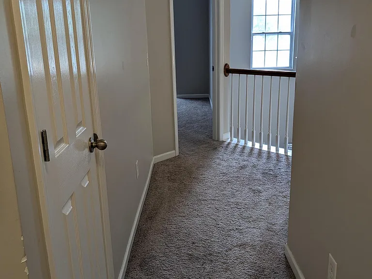 1058 Ashmore Dr — Photo 17