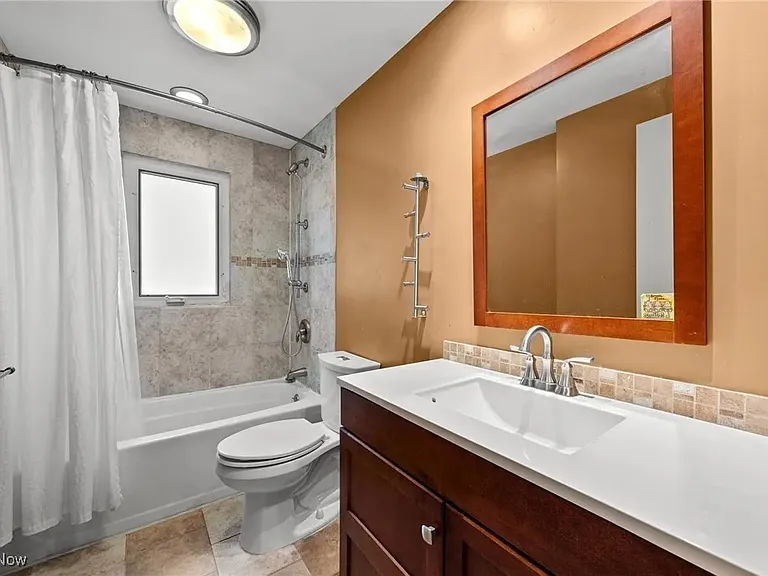 2nd floor bathroom