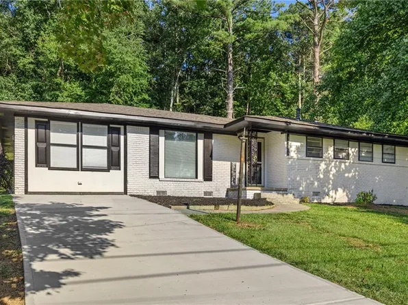 6050 Ledgewood Dr, Forest Park, GA 30297
