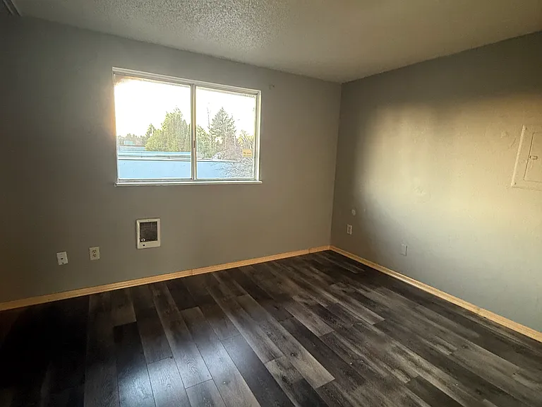 9209 SE Stark St — Photo 6