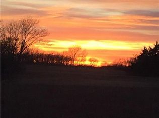 230 Sun Set Dr, Mound City, KS 66056