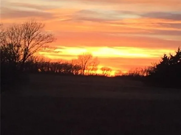 230 Sun Set Dr, Mound City, KS 66056