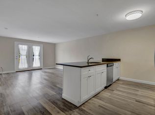 377 Main St #211, Niantic, CT 06357