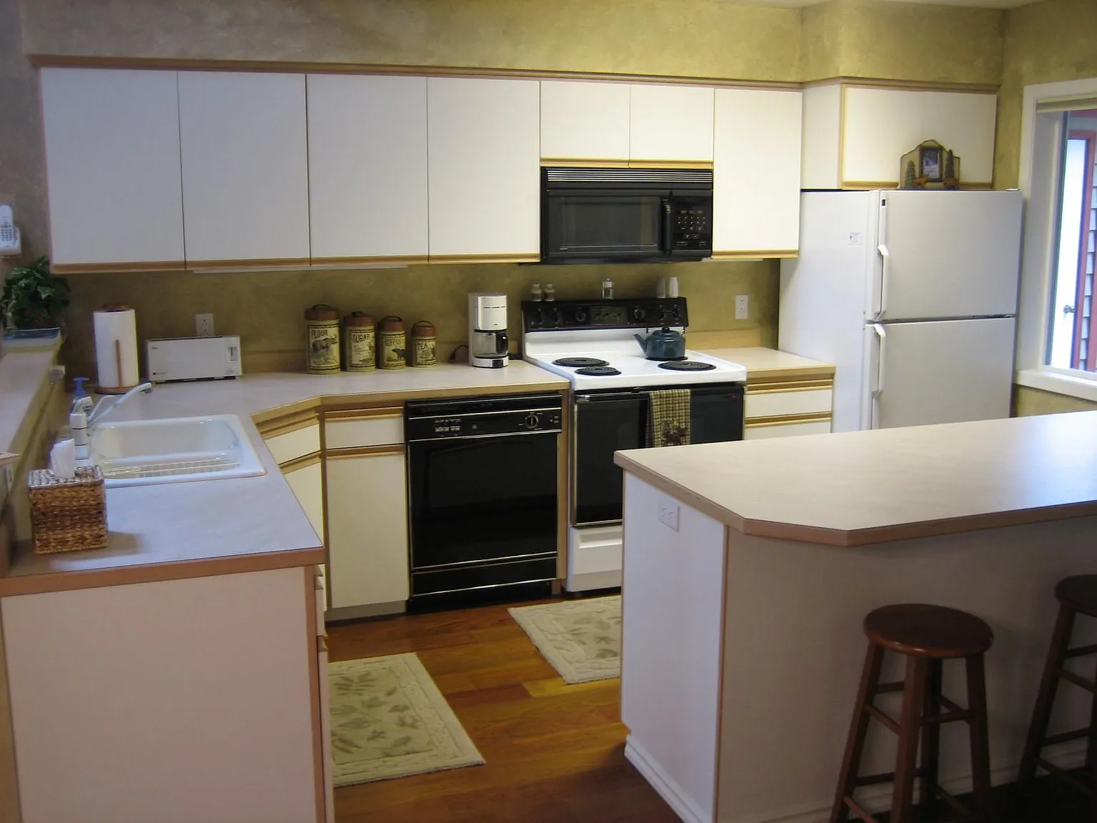 2 bed, 2.5 bath, 1081 sqft, $2,300 — Photo 3
