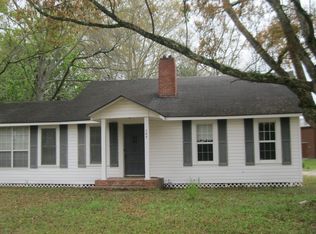 107 N Church St, Glennville, GA 30427