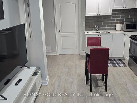 3rd image of 5 Killick Rd #Basement