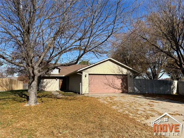 112 E Shoshone St, Satanta, KS 67870