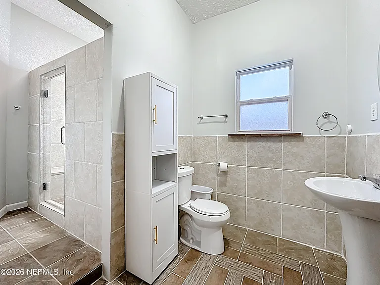 138 E Duval St — Photo 42