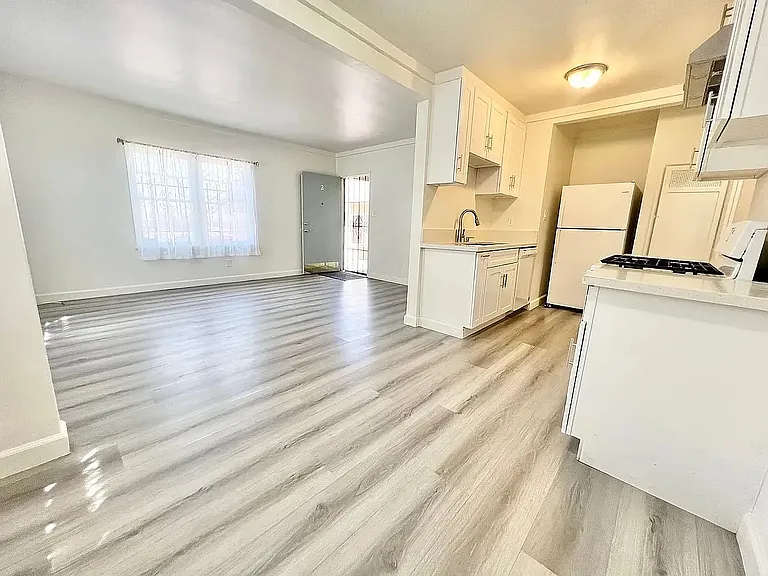 1825 E Broadway #2 — Photo 20