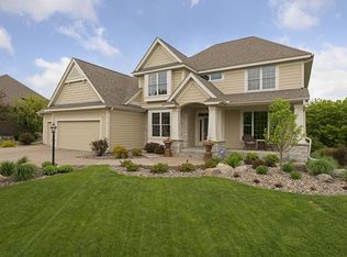 8887 Springwood Dr, Woodbury, MN 55125