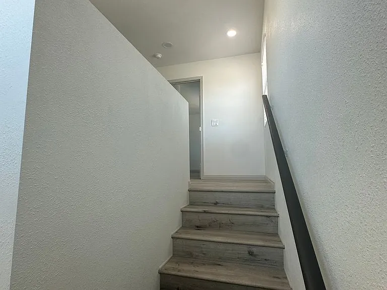 202-204 Calla Ave — Photo 21