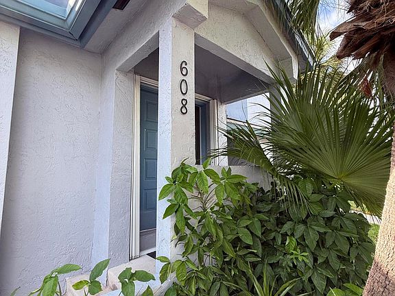 2nd image of 608 Harbour Pointe Way