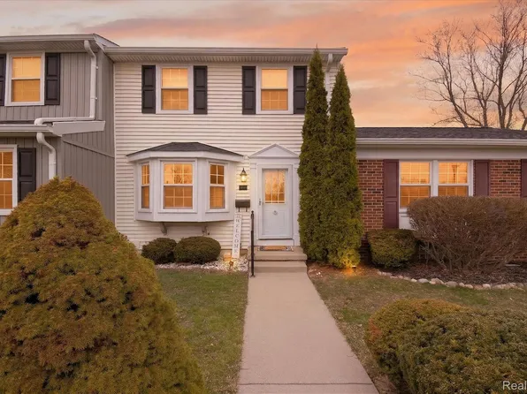 19555 Dartmouth Pl, Northville, MI 48167