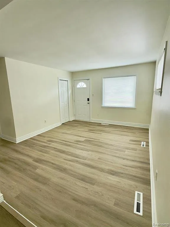 3 bed, 1.0 bath, 986 sqft, $1,700 — Photo 4