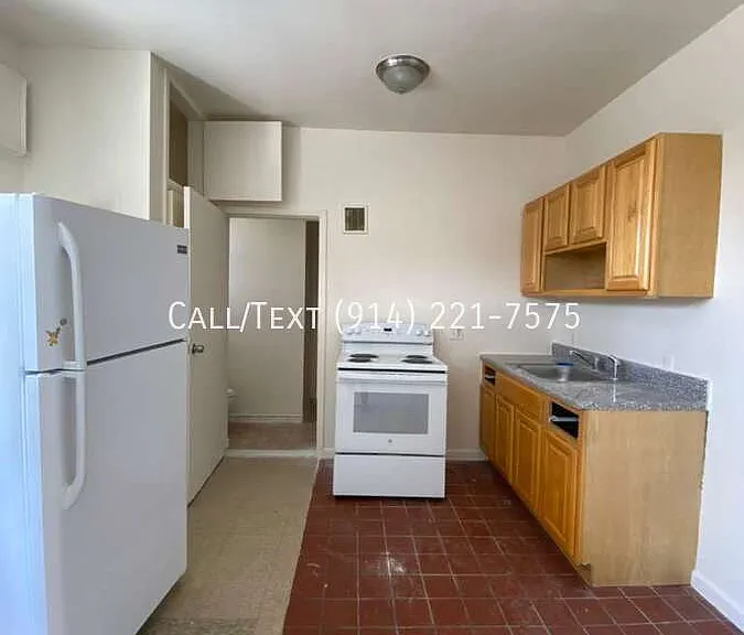 506 S Broadway — Photo 7
