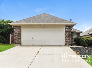 705 Stribling Cir, Azle, TX 76020