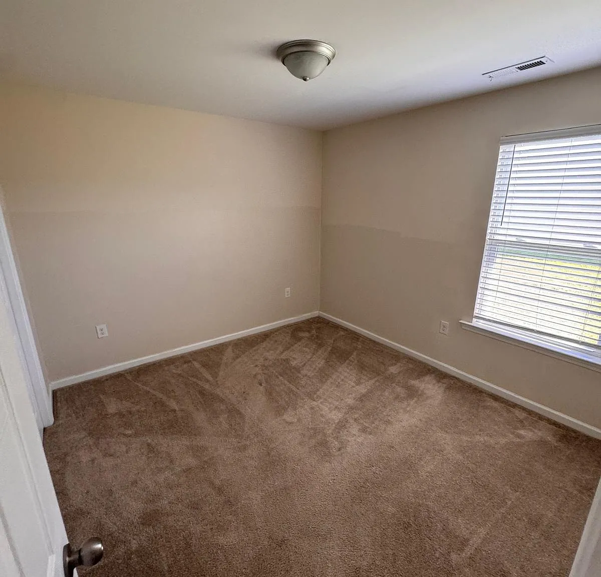 3 bed, 1600 sqft, $1,800 — Photo 4