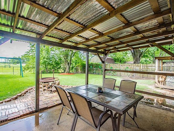 Another view of back patio area.