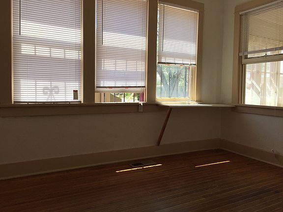 4th image of 306 Mesa St SE