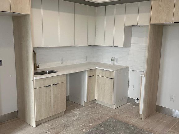 3rd image of 193 Graham Ave #4E