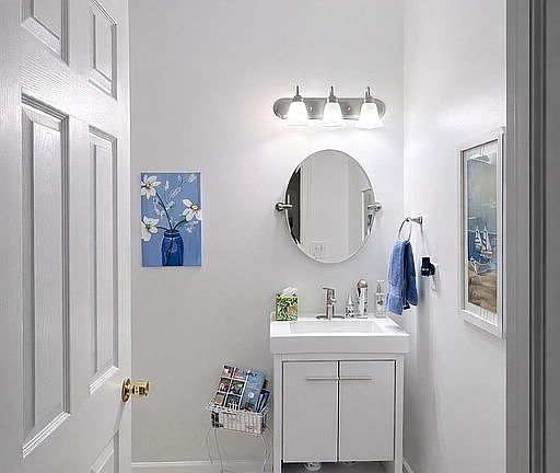 1/2 bath off kitchen